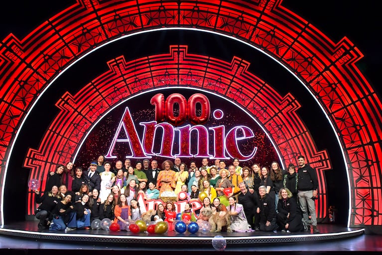 Lizy Tagliani y el elenco de Annie celebraron las 100 funciones del exitoso musical