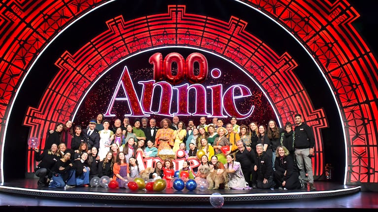 Lizy Tagliani y el elenco de Annie celebraron las 100 funciones del exitoso musical