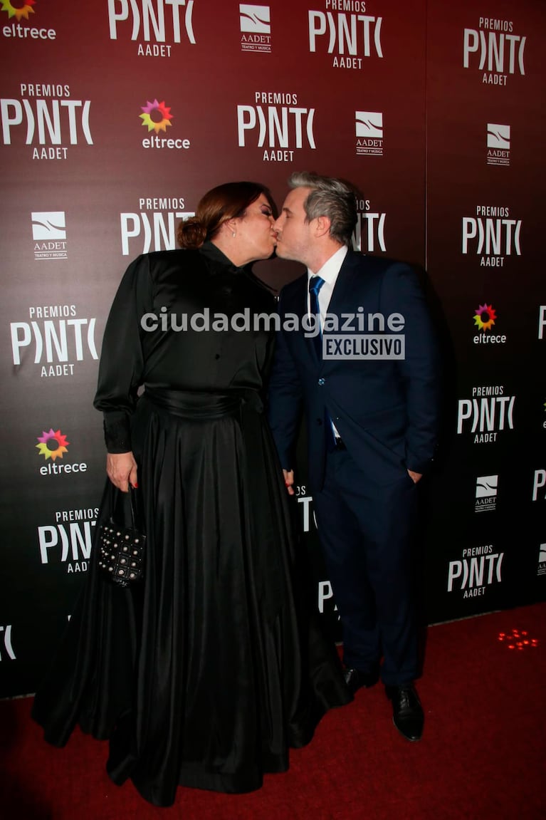 Lizy Tagliani y su marido en los Premios Pinti (Foto: Movilpress)