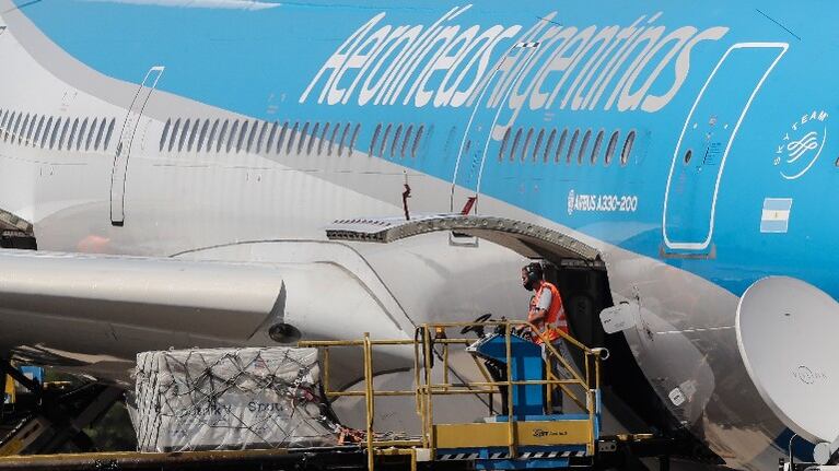 Llega a Argentina primer lote de 300.000 vacunas contra el covid-19 Sputnik V. Foto: EFE.
