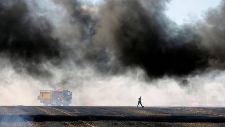 Lleva en auto horno de pizza sin apagar y causa incendio de 6 kilómetros