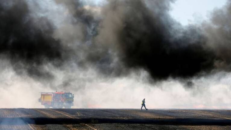 Lleva en auto horno de pizza sin apagar y causa incendio de 6 kilómetros