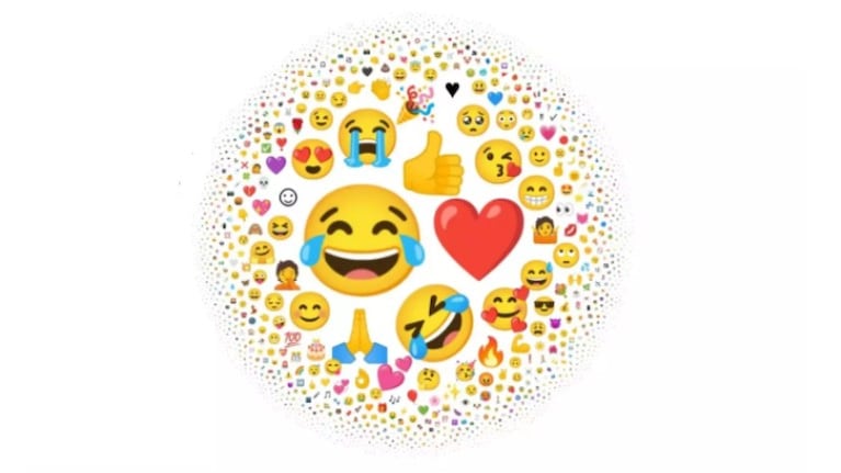 Llorar de alegría se mantiene como el emoji más usado en 2021 frente al crecimiento de la cara suplicante