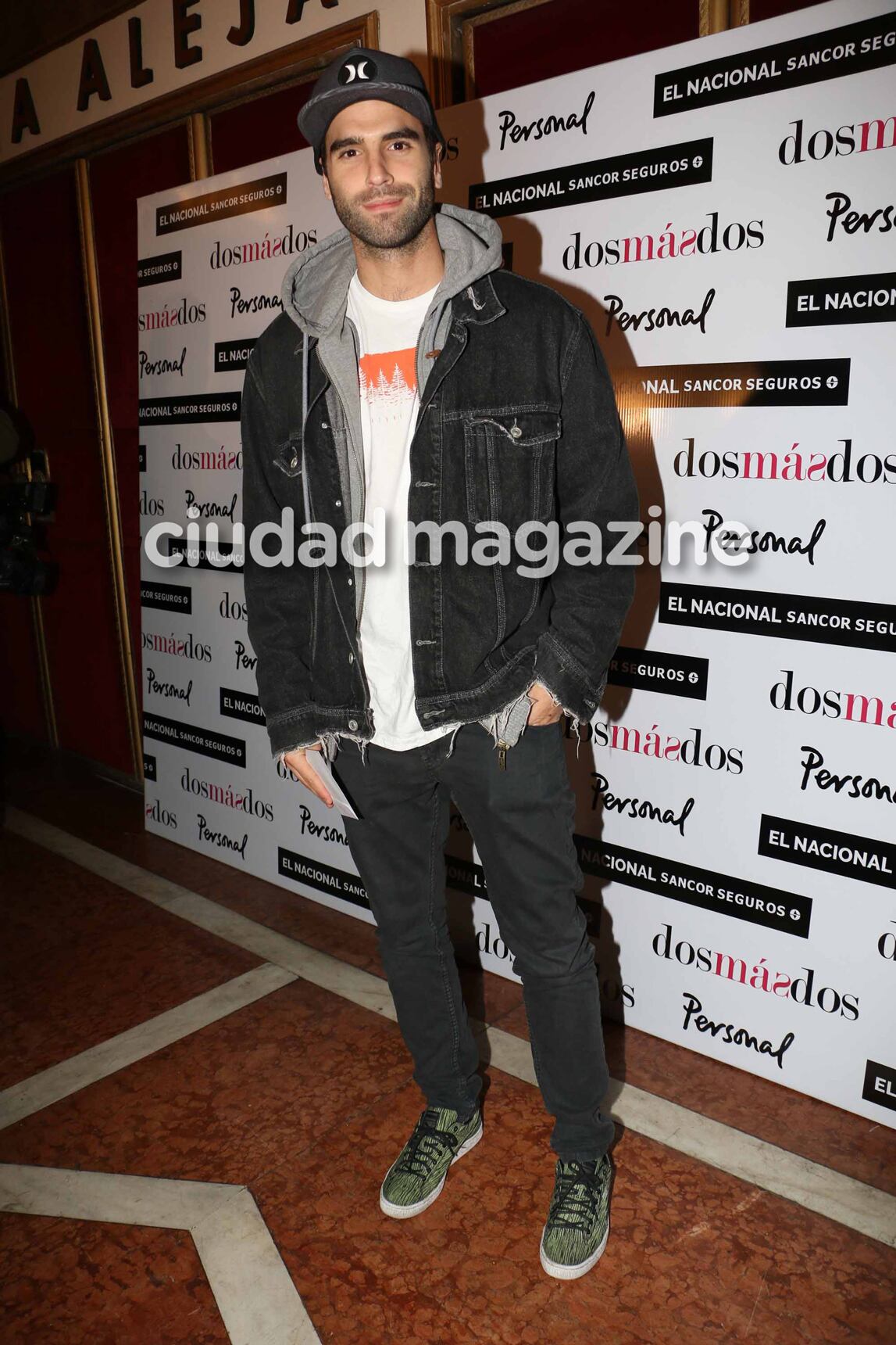 Lluvia de famosos en el estreno de Dos más dos. Fotos: Movilpress.