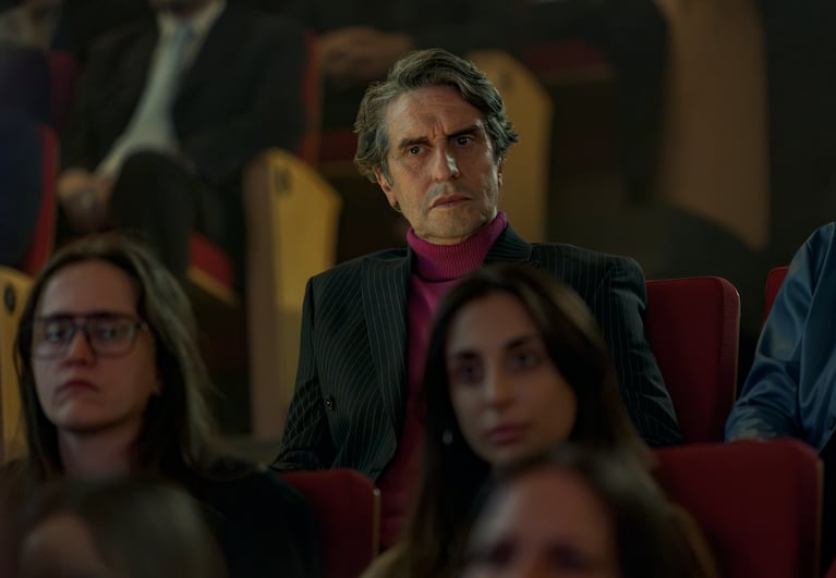 Lo Dejamos Acá. Diego Peretti as Martín Bouchard in Lo Dejamos Acá. Cr. Alan Roskyn / Netflix © 2026