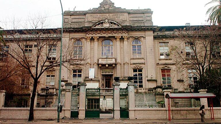 Lograron secuenciar el genoma del SARS-CoV-2 e identificaron tres cepas del coronavirus en el Instituto Malbrán 