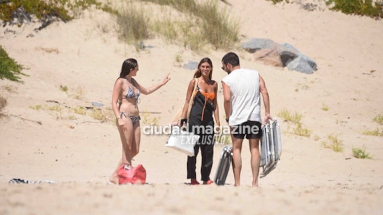 Lola Latorre, a puro mimo con su nuevo novio en las playas de Punta del Este