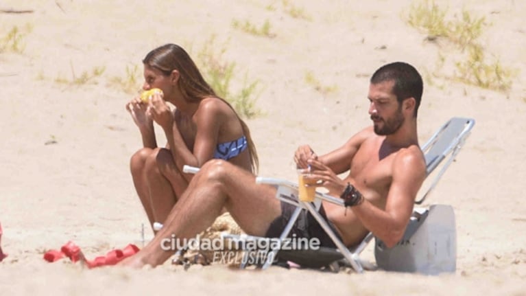 Lola Latorre, a puro mimo con su nuevo novio en las playas de Punta del Este