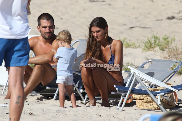 Lola Latorre y su novio en Punta del Este (Foto: Ramiro Souto).