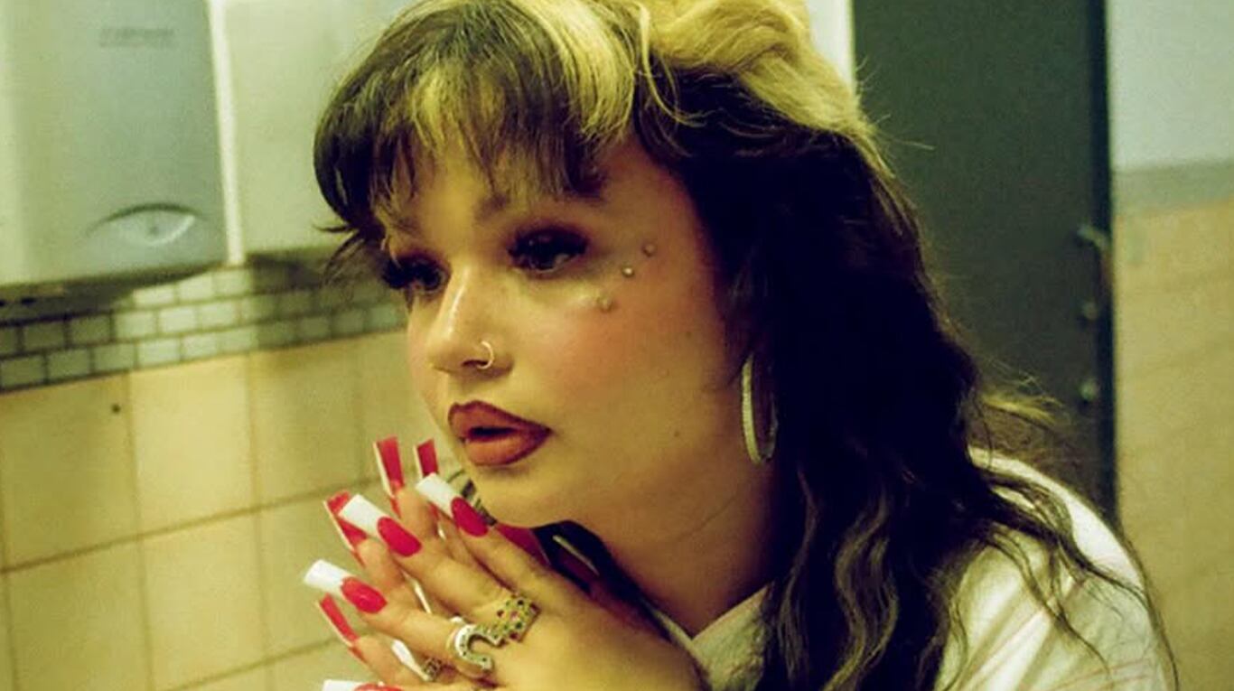 Lola Young. Foto: Instagram @lolayounggg