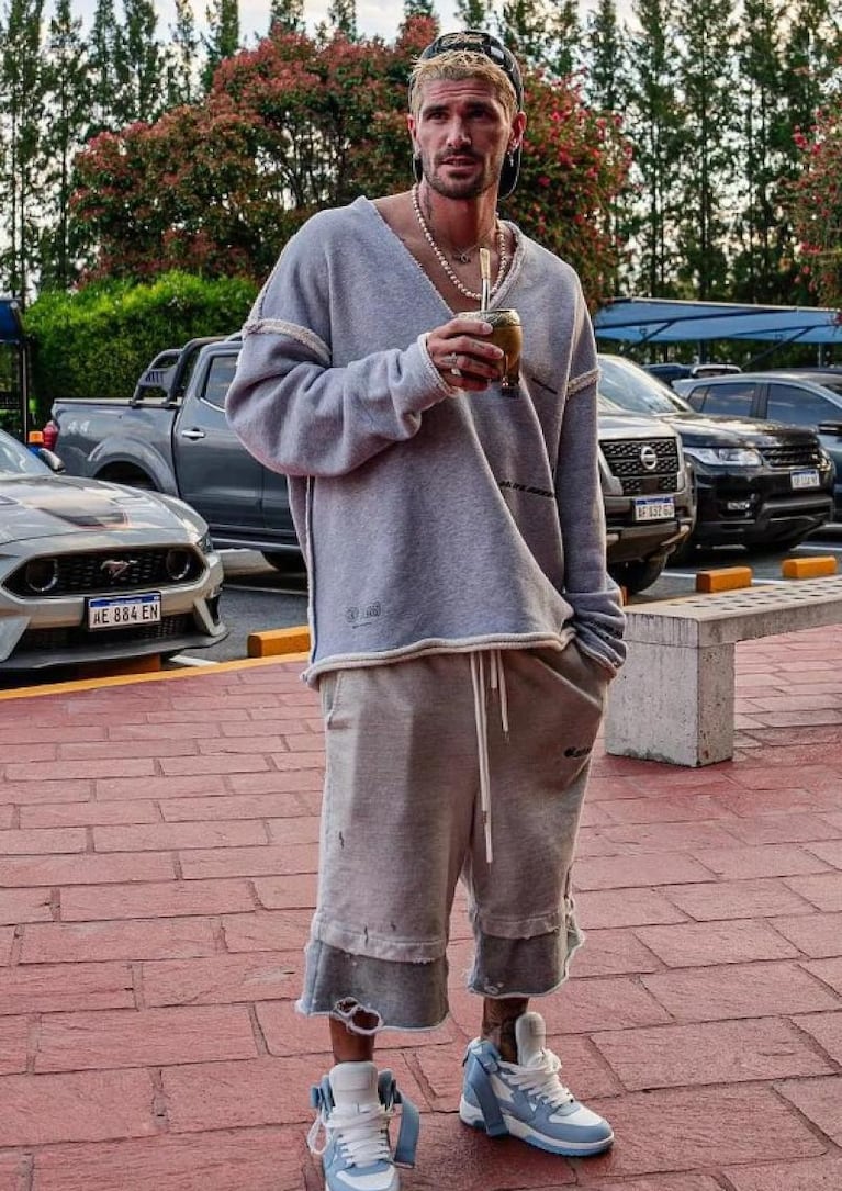 Look oversize: cuánto cuesta el conjunto con el que De Paul llegó a Argentina