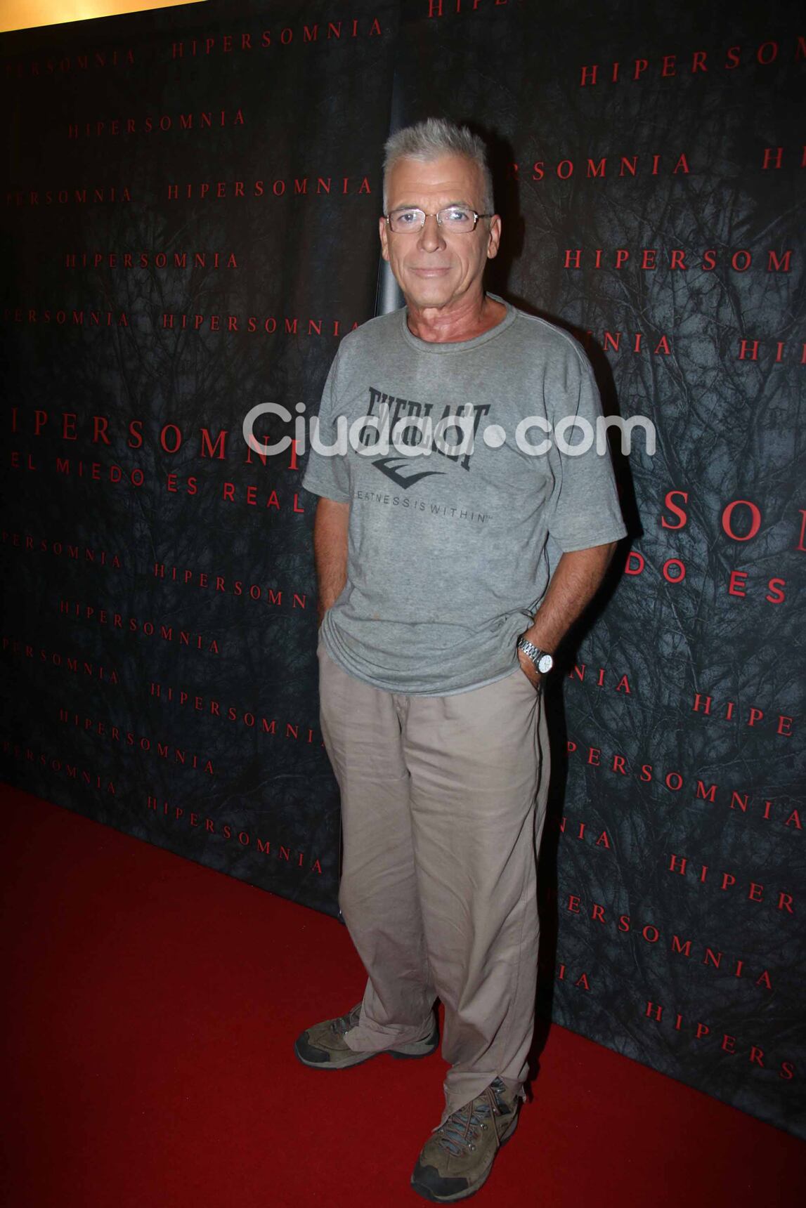 Looks y famosos cool en la alfombra roja de la premiere de Hipersomnia. (Foto: Movilpress)