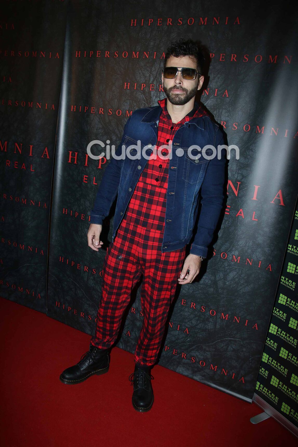 Looks y famosos cool en la alfombra roja de la premiere de Hipersomnia. (Foto: Movilpress)