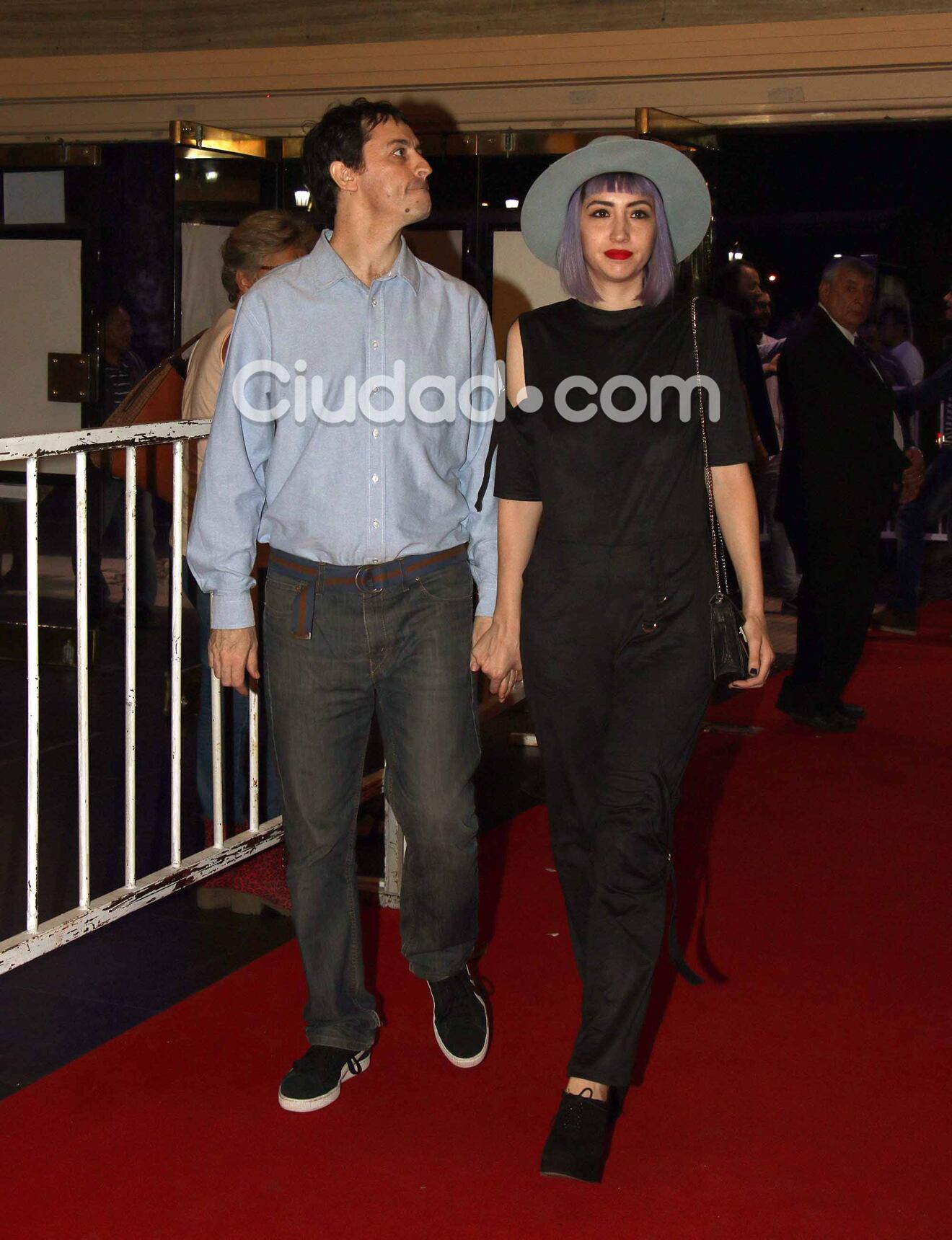 Looks y famosos cool en la alfombra roja de la premiere de Hipersomnia. (Foto: Movilpress)