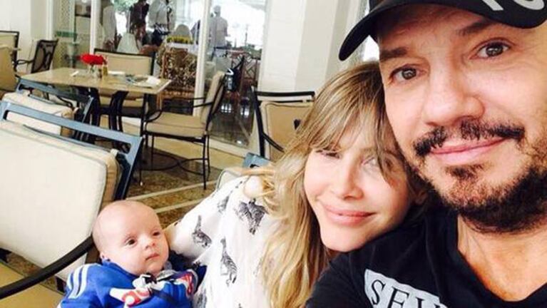 Lorenzo Tinelli con sus papás, Marcelo y Guillermina Valdés. (Foto: Web)