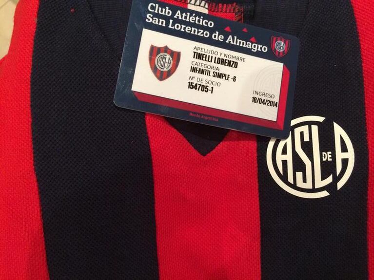 Lorenzo Tinelli ya tiene la camiseta del club puesta. (Foto: Twitter)