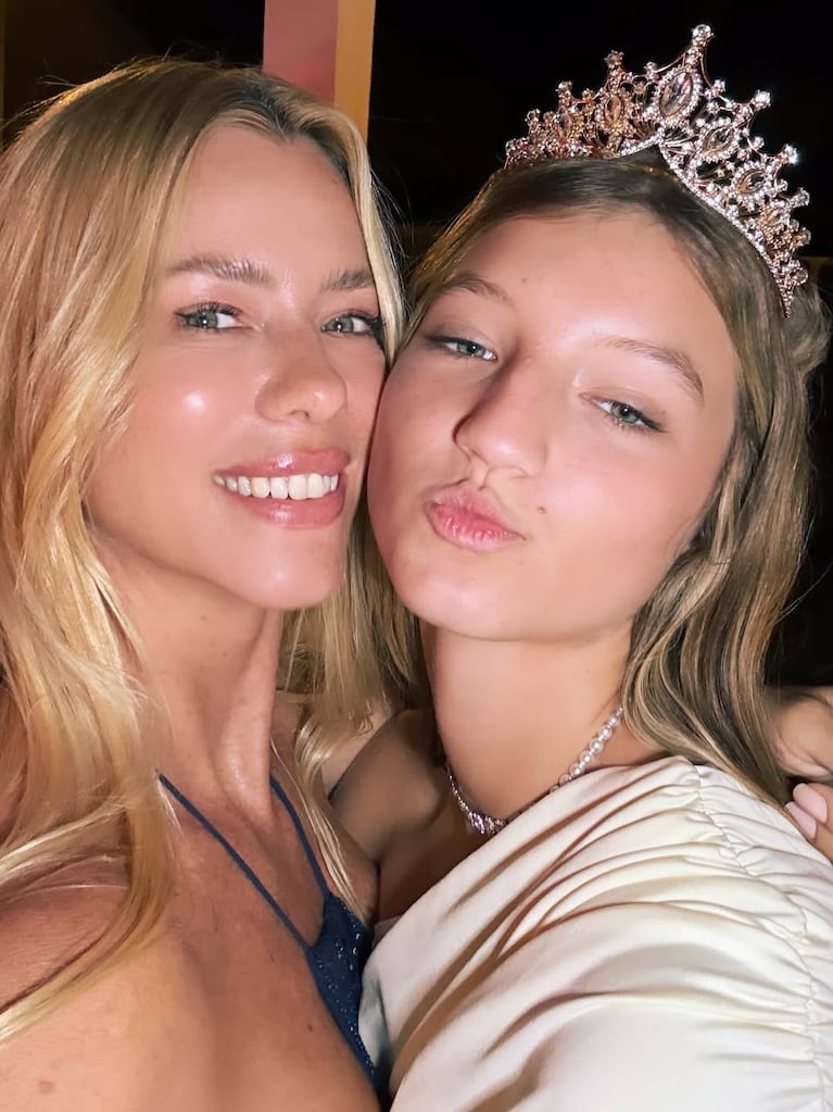 Los 15 años de Allegra Cubero con Nicole Neumann (Foto: Instagram/@nikitaneumannoficial)