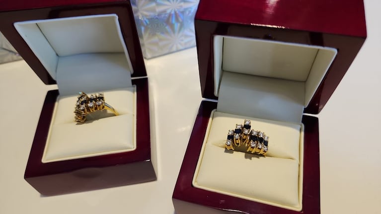 Los anillos que Iliana y Coca le regalaron a Marina Calabró. (Foto: Nancy Duré)