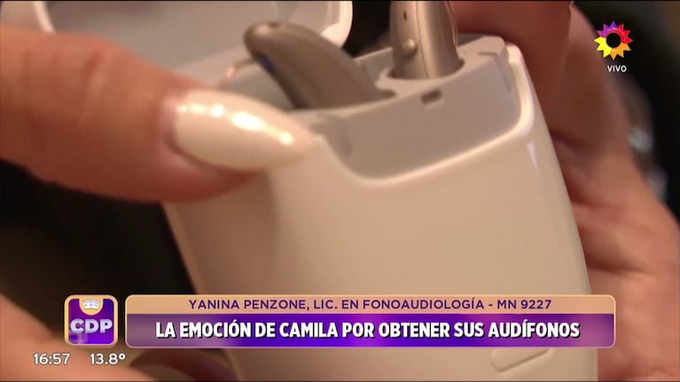Los audífonos de Camila Deniz por su hipoacusia (Foto: captura de eltrece).