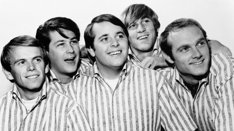 Los Beach Boys: la historia de la banda que hizo sombra a los Beatles