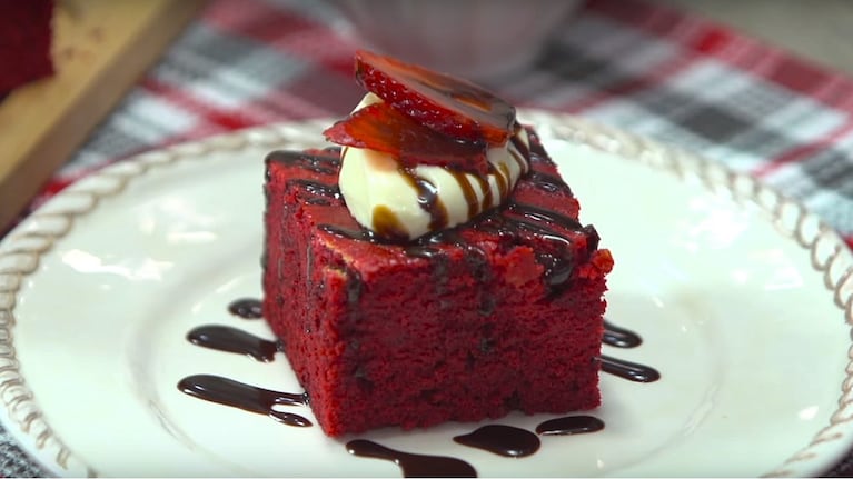 Los Brownies rojos, un clásico de la repostería argentina. Foto: Cucinare TV