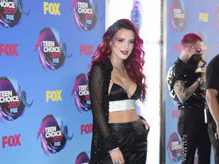 Los cambios de looks de Bella Thorne en su paso de niña a mujer