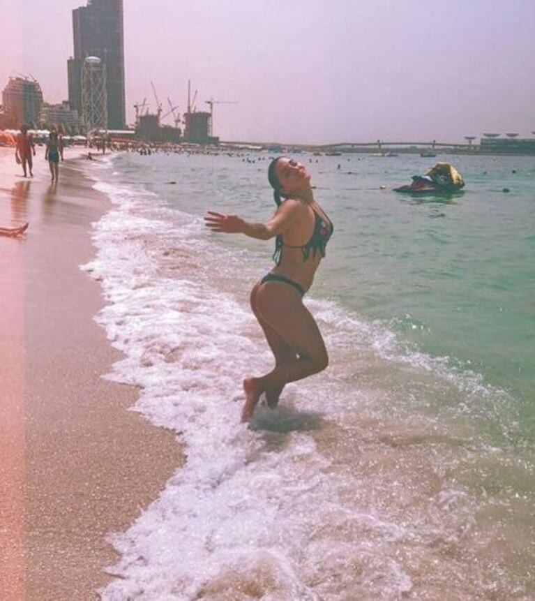 Los días de Jana Maradona junto a Diego en Dubai y sus fotos sexies en el mar