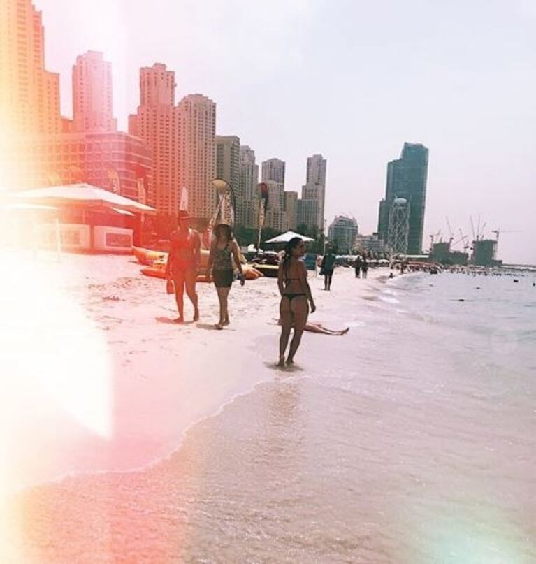 Los días de Jana Maradona junto a Diego en Dubai y sus fotos sexies en el mar