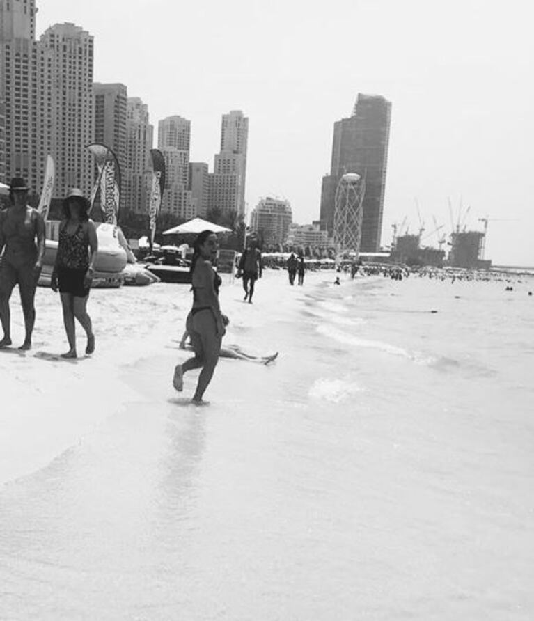 Los días de Jana Maradona junto a Diego en Dubai y sus fotos sexies en el mar