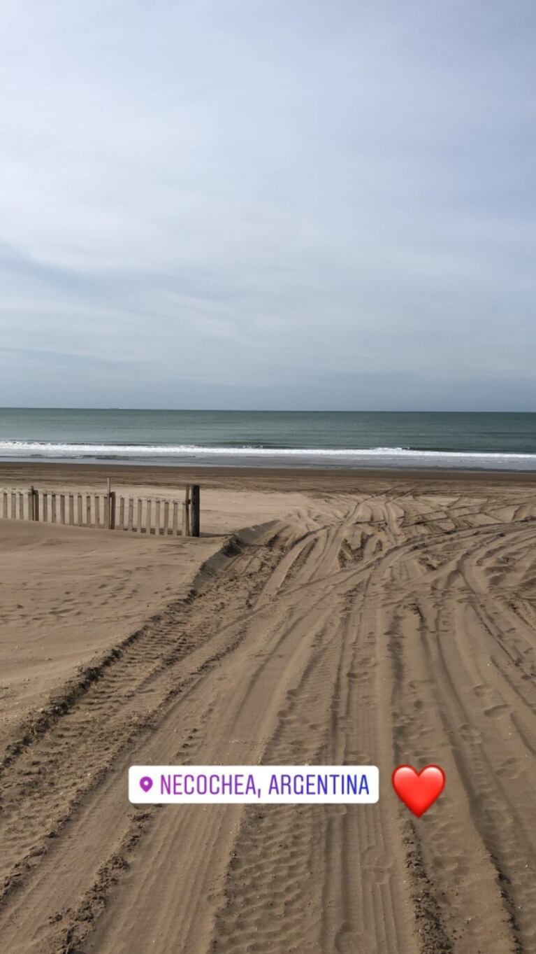 Los días de Marcelo Tinelli y Guillermina Valdés en Necochea junto a Lolo: mimos y juegos bajo el sol otoñal