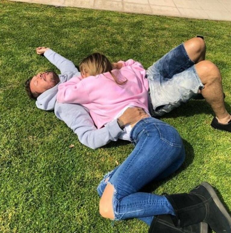 Los días de Marcelo Tinelli y Guillermina Valdés en Necochea junto a Lolo: mimos y juegos bajo el sol otoñal