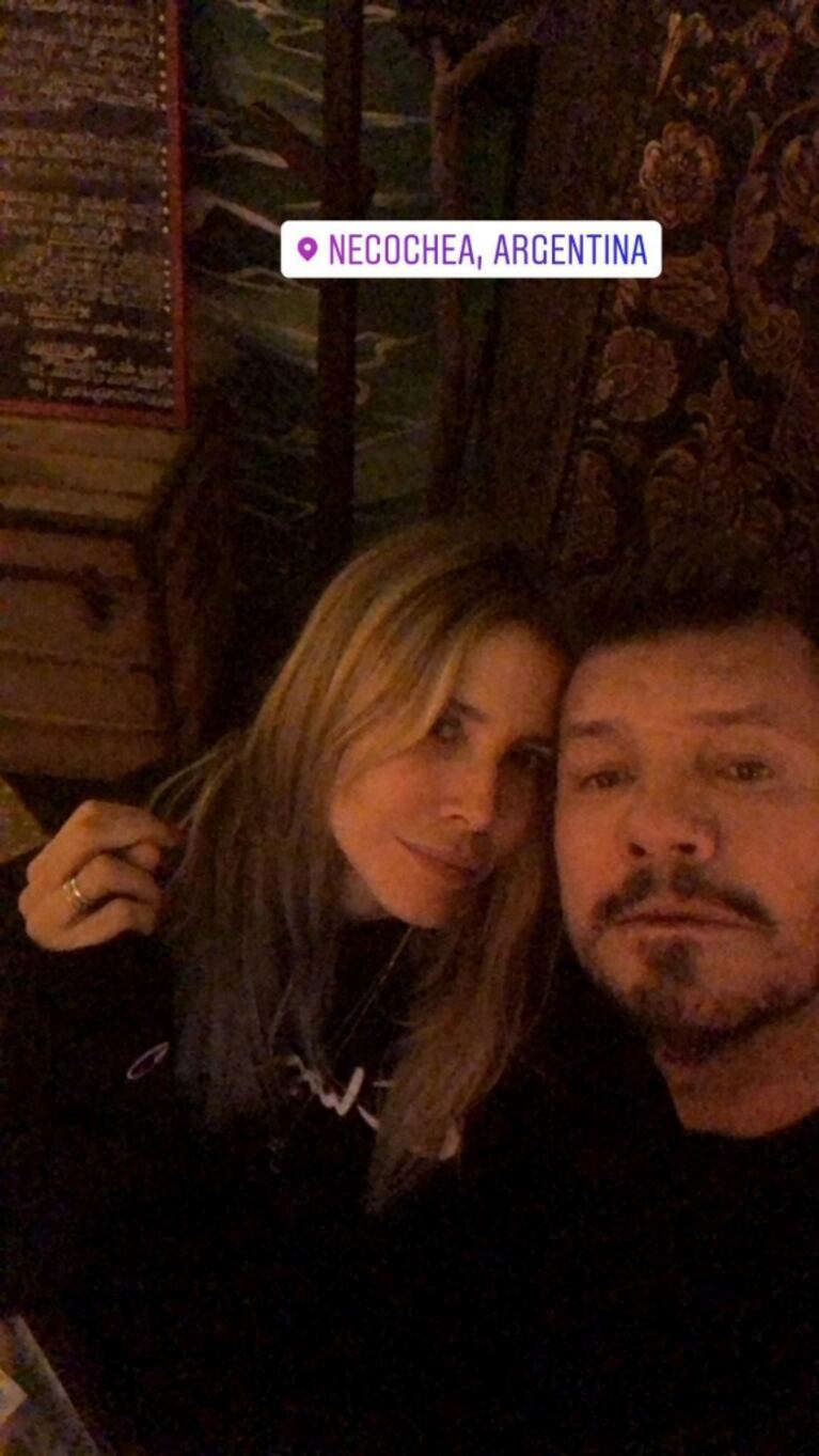 Los días de Marcelo Tinelli y Guillermina Valdés en Necochea junto a Lolo: mimos y juegos bajo el sol otoñal