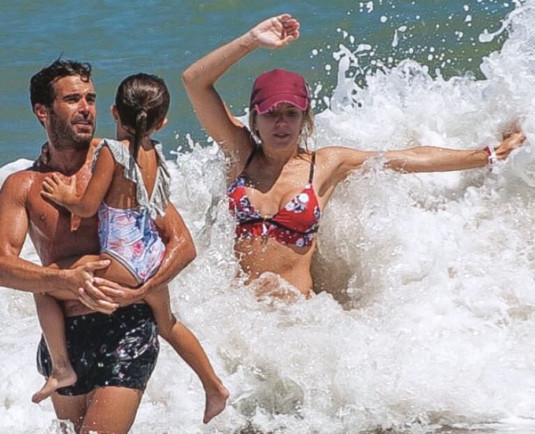 Los días de playa de Nicolás Cabré y Laurita Fernández junto a la pequeña Rufina en Mar del Plata