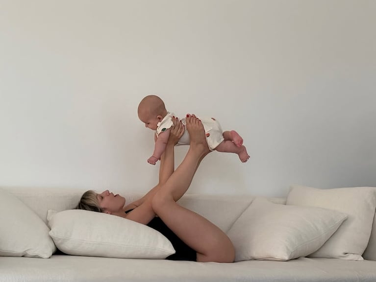 Los días de Úrsula Corberó y el Chino Darín como "full time papis" (Foto: Instagram @ursulolita)