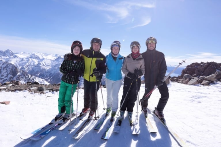 Los días en la nieve del clan Darín junto a Úrsula Corberó, la bella novia del Chino: amor y diversión en Bariloche