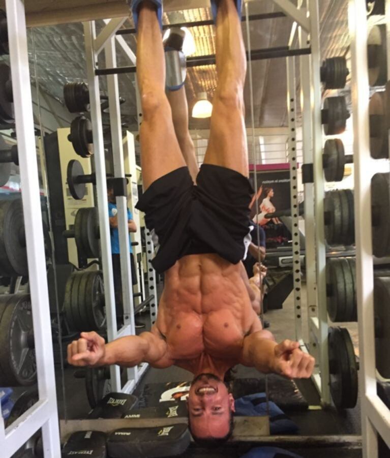 Los extremos abdominales muerciélago de Christian Sancho: "Cambié mi rutina de ejercicios para componer el personaje de bailarín en Bailando 2017"