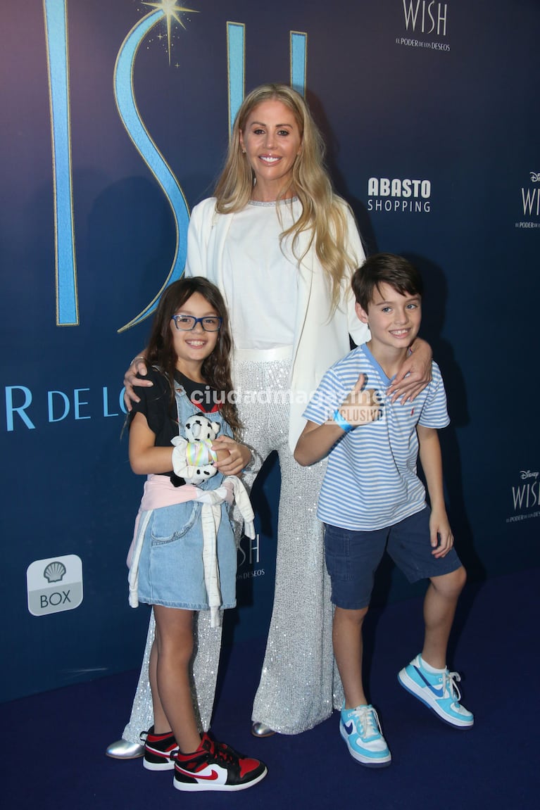 Los famosos con sus hijos en un evento infantil (Foto: Movilpress).