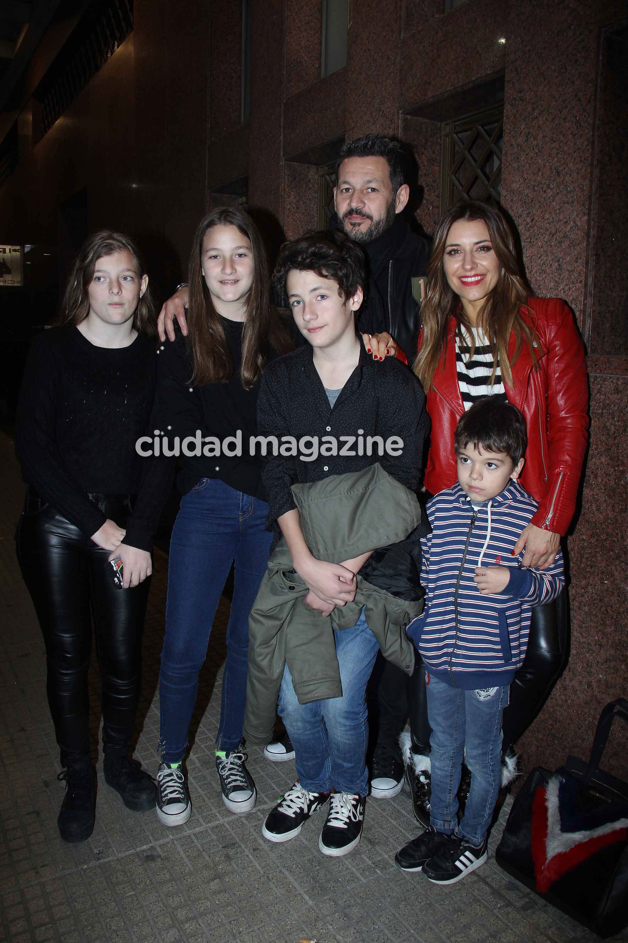  Los famosos disfrutaron con sus niños el show de Disney on Ice (Foto: Movilpress)