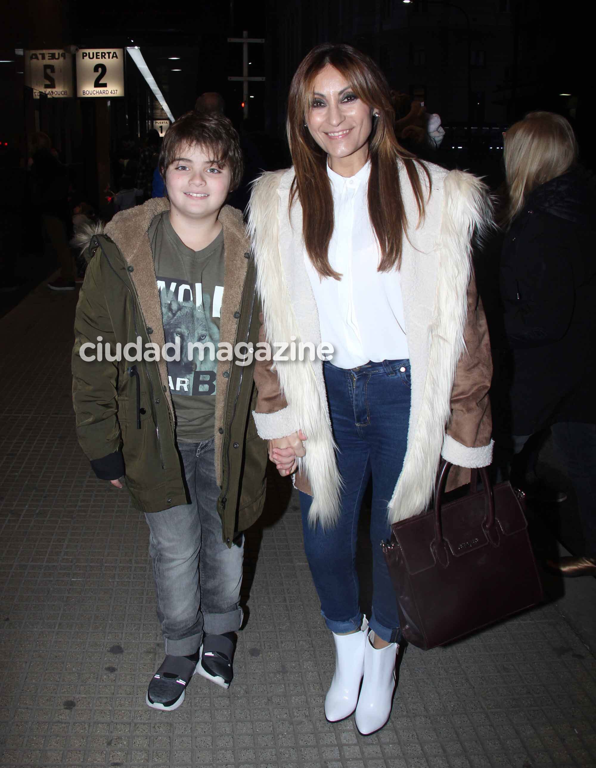  Los famosos disfrutaron con sus niños el show de Disney on Ice (Foto: Movilpress)
