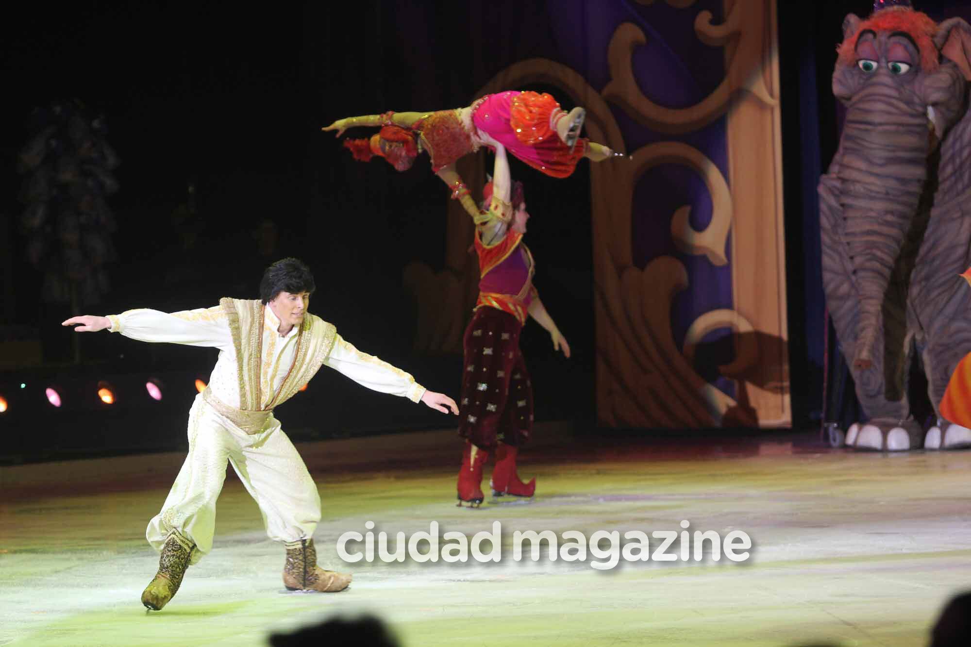  Los famosos disfrutaron con sus niños el show de Disney on Ice (Foto: Movilpress)