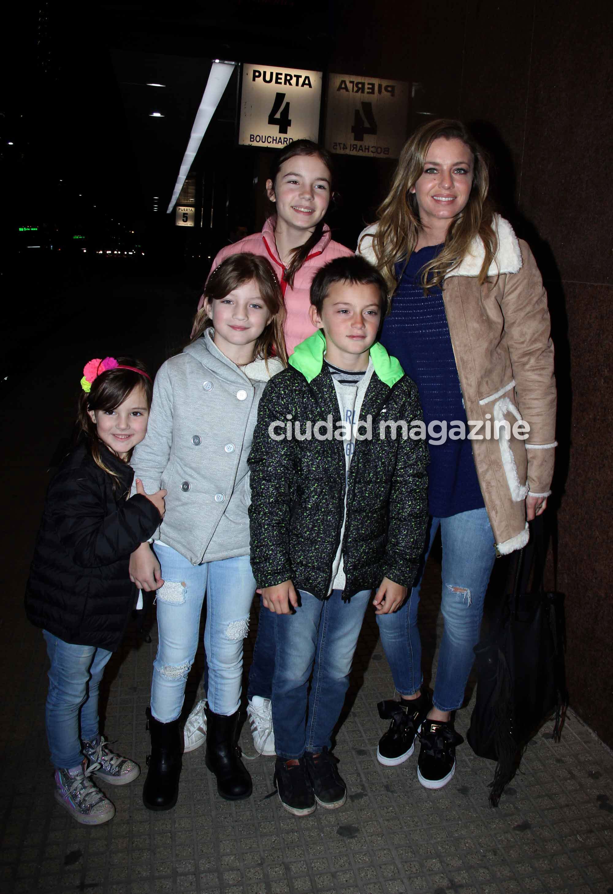  Los famosos disfrutaron con sus niños el show de Disney on Ice (Foto: Movilpress)