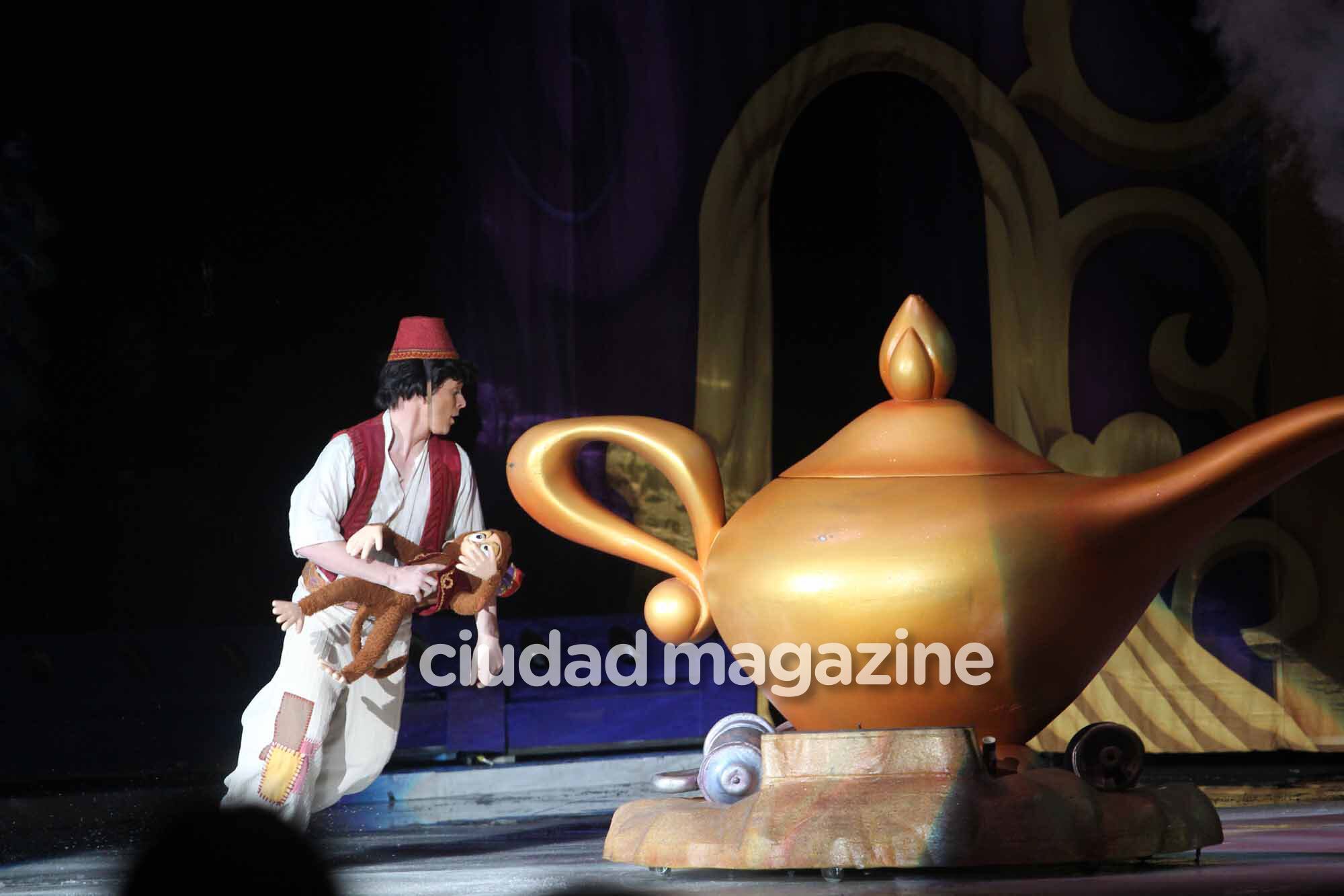  Los famosos disfrutaron con sus niños el show de Disney on Ice (Foto: Movilpress)