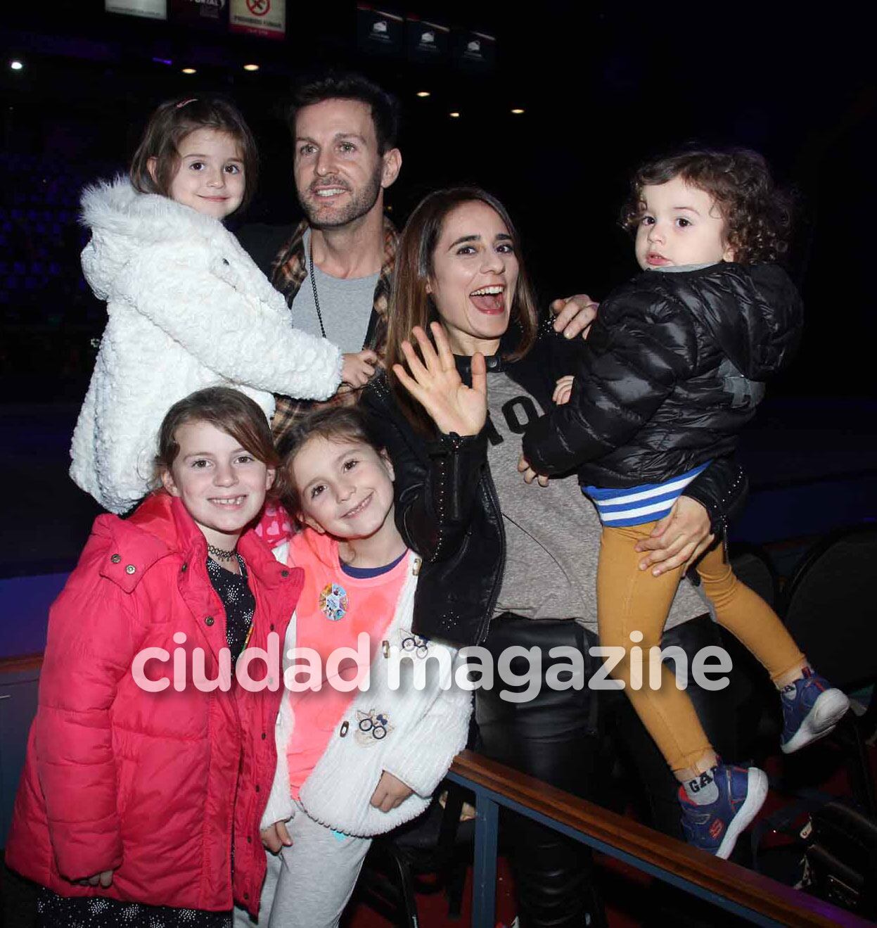  Los famosos disfrutaron con sus niños el show de Disney on Ice (Foto: Movilpress)