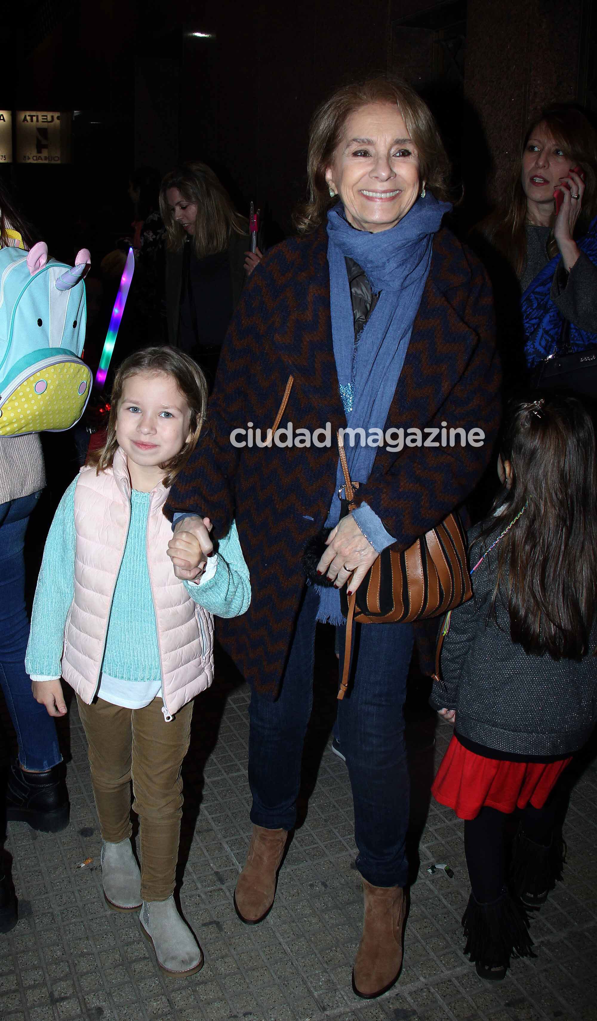 Los famosos disfrutaron con sus niños el show de Disney on Ice (Foto: Movilpress)