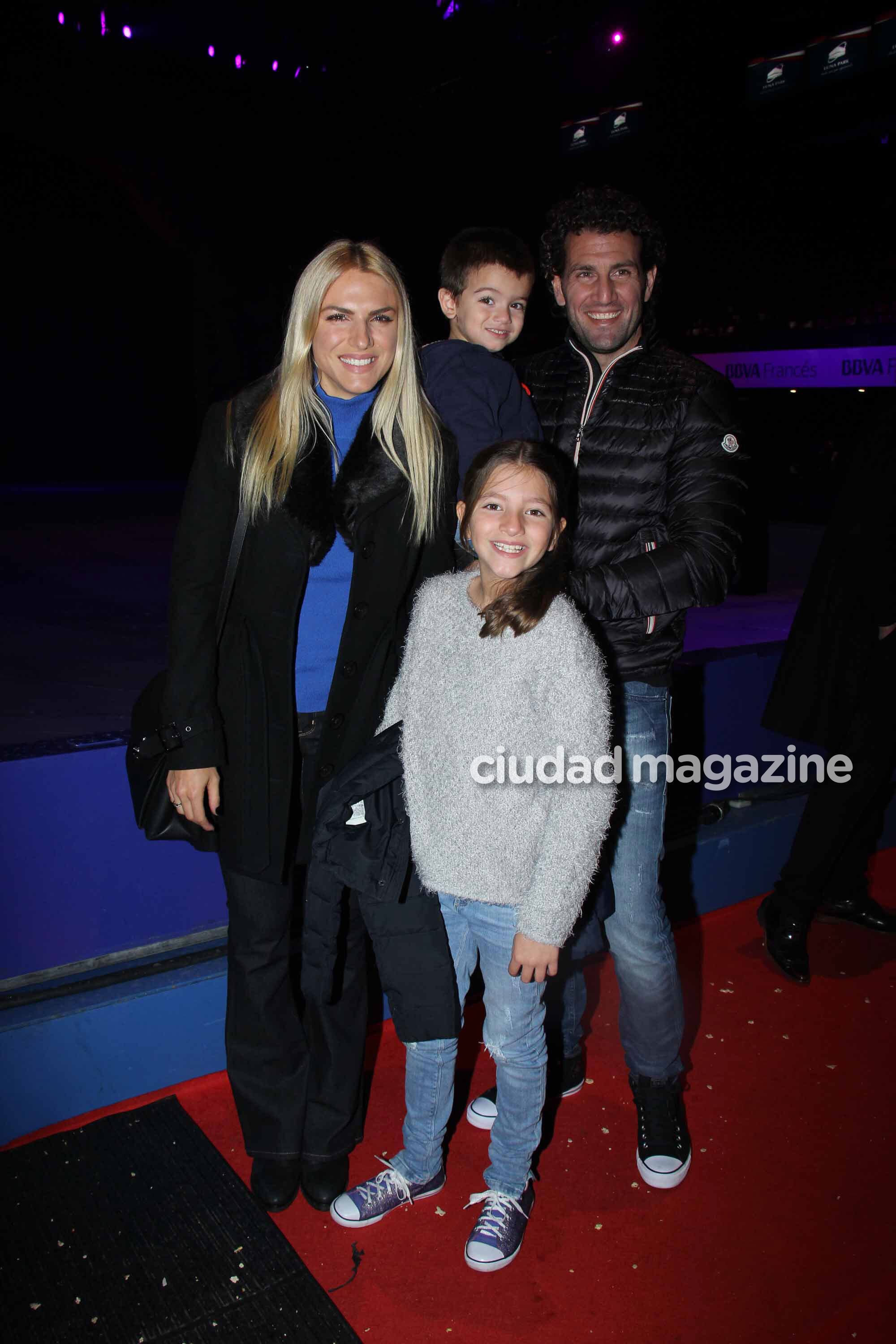  Los famosos disfrutaron con sus niños el show de Disney on Ice (Foto: Movilpress)
