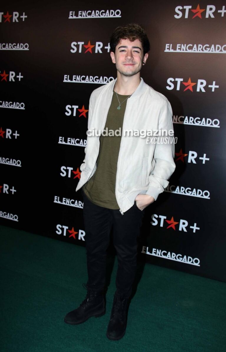 Los famosos en el estreno de El Encargado: Guillermo Francella, su familia y el súper look de China Suárez