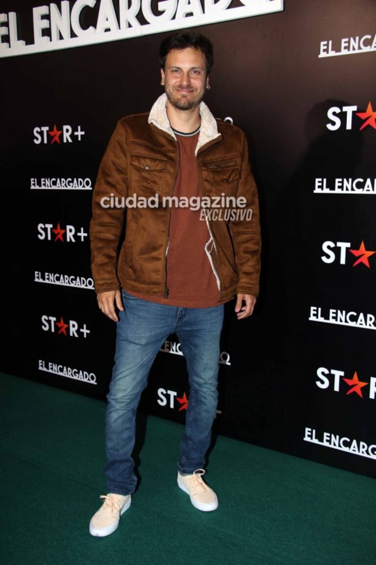 Los famosos en el estreno de El Encargado: Guillermo Francella, su familia y el súper look de China Suárez