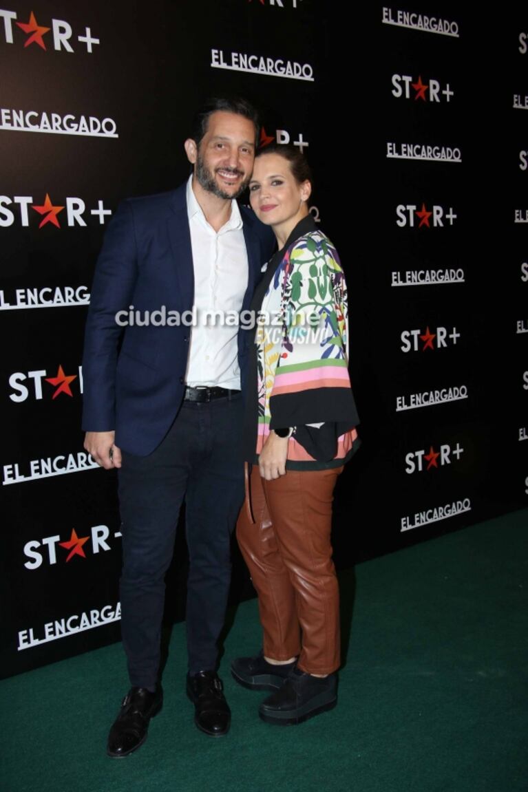 Los famosos en el estreno de El Encargado: Guillermo Francella, su familia y el súper look de China Suárez