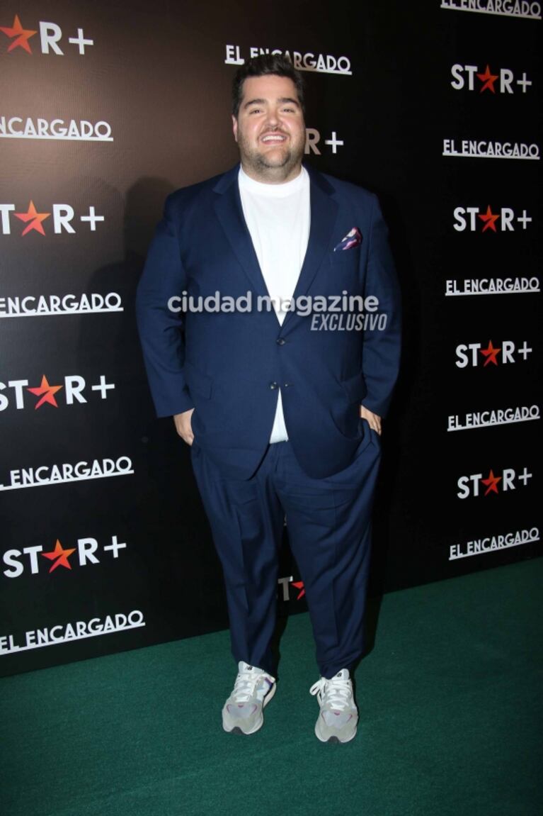 Los famosos en el estreno de El Encargado: Guillermo Francella, su familia y el súper look de China Suárez