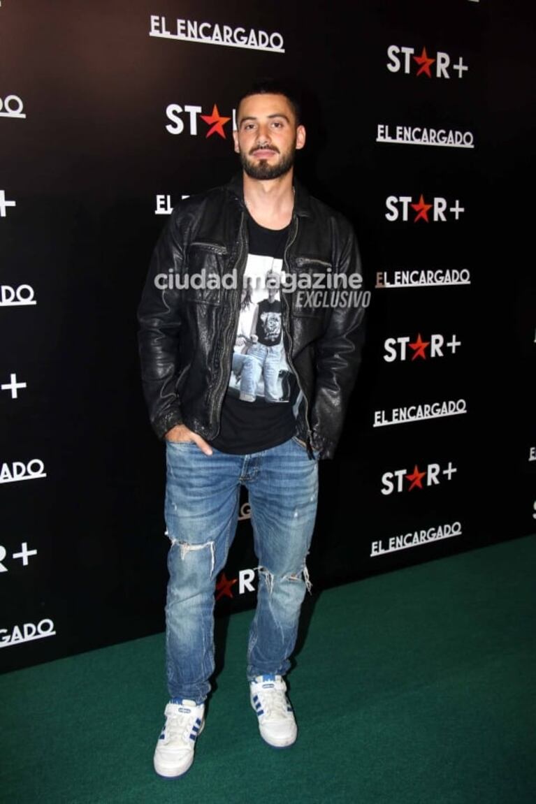 Los famosos en el estreno de El Encargado: Guillermo Francella, su familia y el súper look de China Suárez